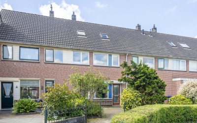 Roosje Voss. 27