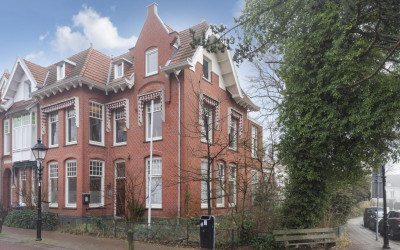 Bloemendaal. 17