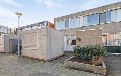 Azarooldoorn 15