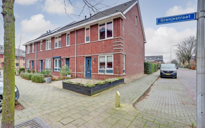 Oranjestraat 64