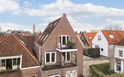 Achter het. 6-C