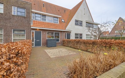 Bessie Smit. 6