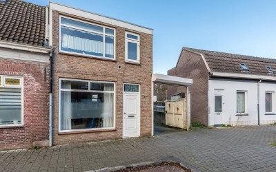 Veestraat 37