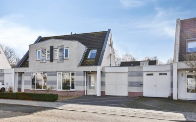 Raamhof 9
