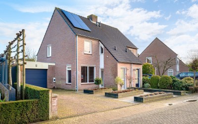 Den Hof 8