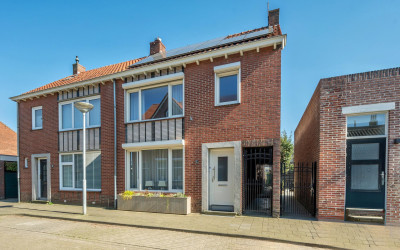 van Laerstraat 8