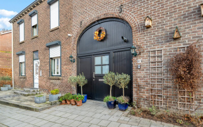 Julianastra. 10-A