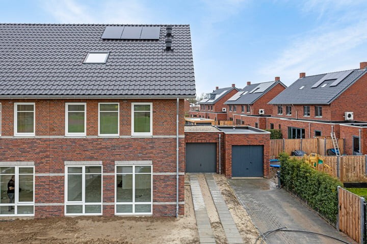 Twee-onder-één-kap te koop: Het Veengat 43, Brummen