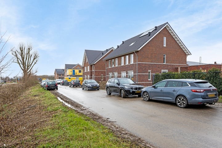 Twee-onder-één-kap te koop: Het Veengat 43, Brummen